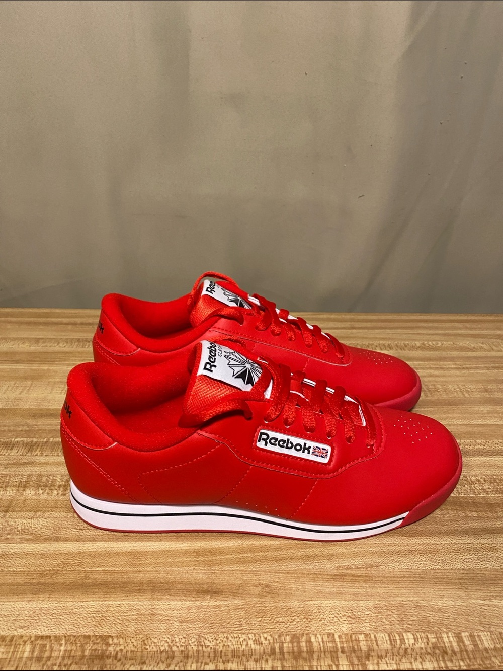 Reebok Women’s Princess casual sneakers  Red Size 8.5 New